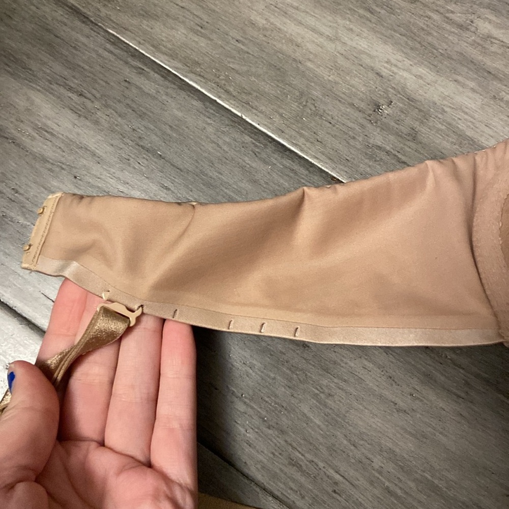 Victoria’s Secret Very Sexy Plunge 34d -adjustable strap location/multi-way nude - Picture 10 of 11
